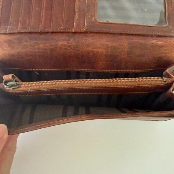 FRYE Melissa Brown Leather Trifold Wallet With Multiple Card Slots & Zipper Pock - Picture 5 of 6